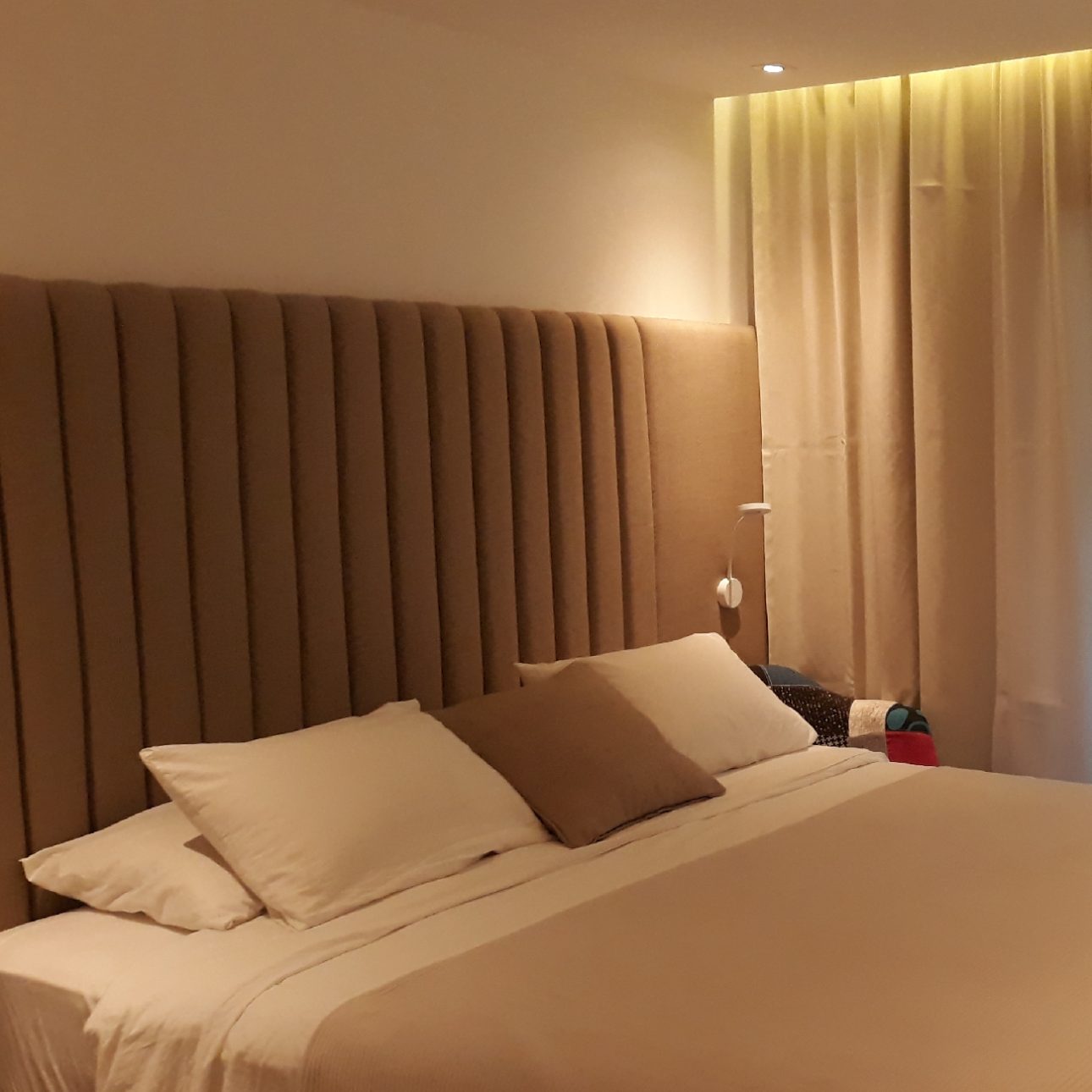 ccabecero y cortina oliver house 1